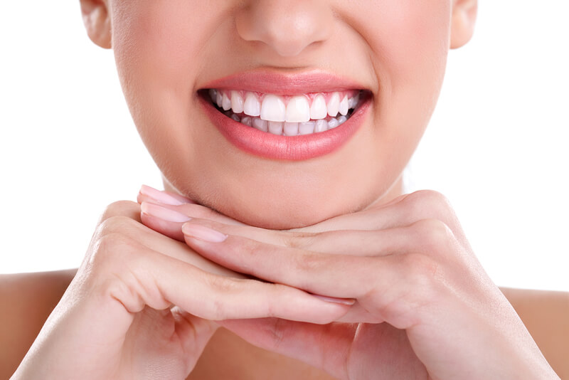 Implant dentar estetic